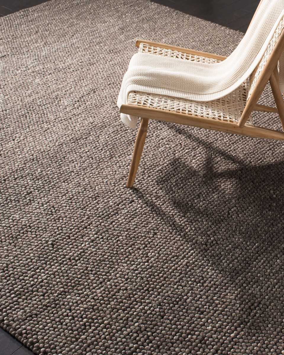 Carisbrooke Chocolate Hand-Woven Rug, 3' x 5'